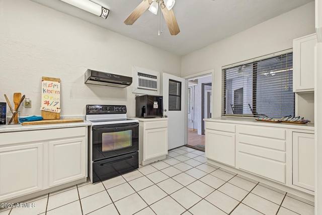 Second kitchen with electric range and oven